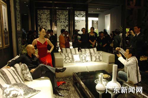 ��21�ÏV�݇��H�Ҿ߲��[����Ļ