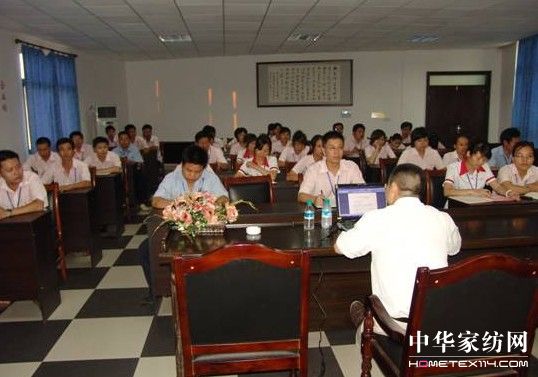 雨蘭組織員工進行法律意識培訓