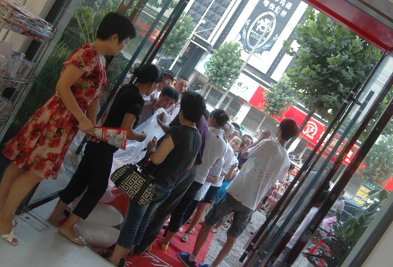 �����������(y��ng)���N��ͻ�ƶ�ʮ�f(w��n)