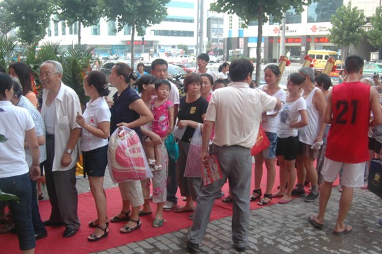 �����������(y��ng)���N��ͻ�ƶ�ʮ�f(w��n)