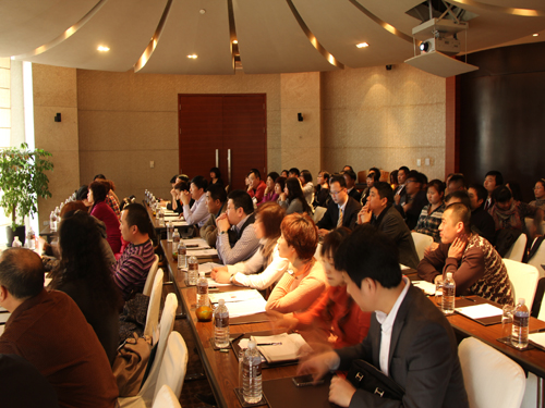 �����ZUCCHI12���ﶬ��Ʒ�b�p��(hu��)�ڜ����_(k��i)