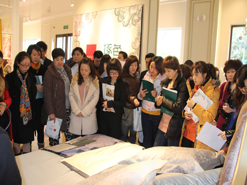 �����ZUCCHI12���ﶬ��Ʒ�b�p��(hu��)�ڜ����_(k��i)