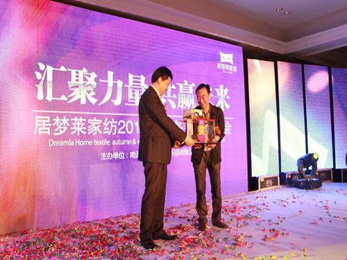 �Ӊ�(m��ng)�R2012�ﶬ��Ʒ�l(f��)����(hu��)¡���e��