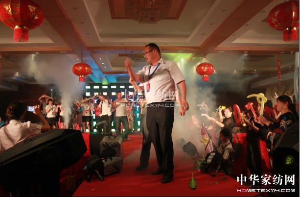 ���˾ӼҼ��ﶬ��Ʒ�l(f��)�����A�M��Ļ