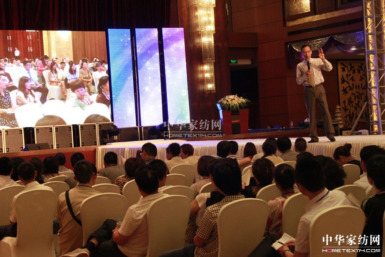 ȫ���������R�ۄPʢ2012�ﶬ��Ʒ�r(sh��)�аl(f��)����(hu��)