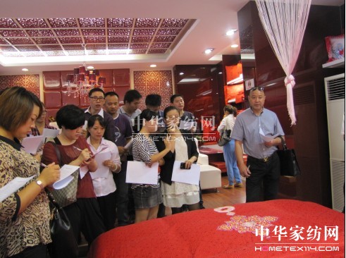 �Ϸ�����e��2013�괺����Ʒ�u(p��ng)����(hu��)