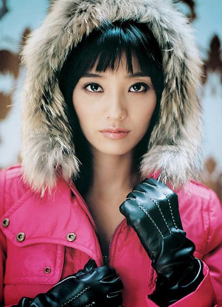 �λۆ���Ӣ��һ���n���ͱ��t��Ů��