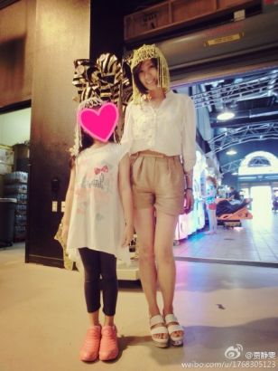 �Z�o����Ů���ε�ʿ�ᱻٝ�ƽ���