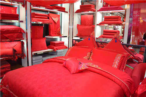 ʥ���R2014������Ʒ�l(f��)����(hu��)�A�M���_