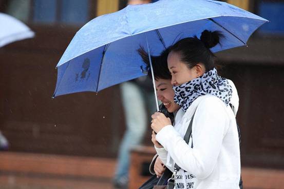 �W�ɼҼ����H�����L(f��ng)�����ˣ�˽��ӆ����ů˯�ߕr(sh��)����