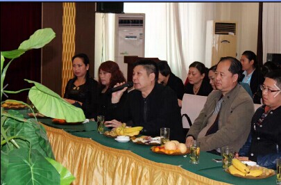 ���ˍu�Ҽ�2015������Ʒ�b�p���߽�(j��ng)�N����Մ���A�M�Y(ji��)����