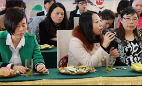 ���ˍu�Ҽ�2015������Ʒ�b�p���߽�(j��ng)�N����Մ���A�M�Y(ji��)����