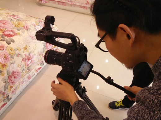 �Ϻ������С���Ŀ�M���MԽ���Ҽ�