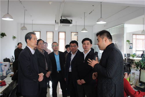 ��ͨ�����f(xi��)��ϯ������һ�����Pʢ�Ҽ��{(di��o)��