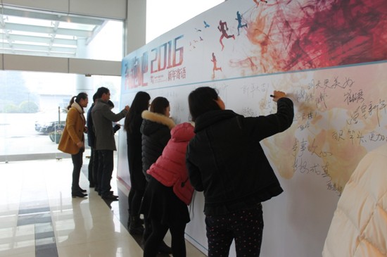 �ûʼ��F���R�´�������Z��ӈA�M��Ļ