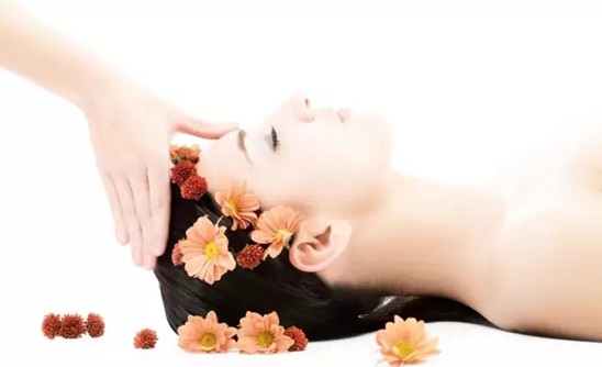 Ů�����@�ӟ��ɵģ��z���D��zS+��Ů�����(l��i)��