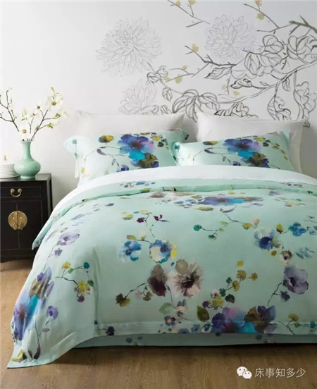 ����Ҽ���һ��ɫ����(l��i)�����ζ���ħ����