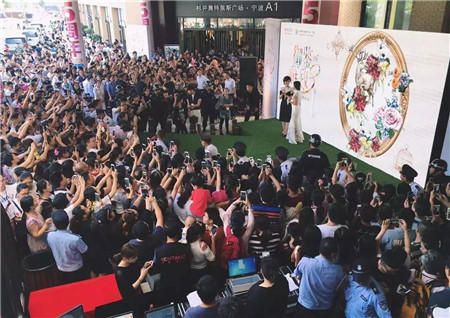 �w��֥�@�G���಩��Ҽ�����ɼ���W���R˹��(zhu��n)�u(m��i)��������F(xi��n)��(ch��ng)