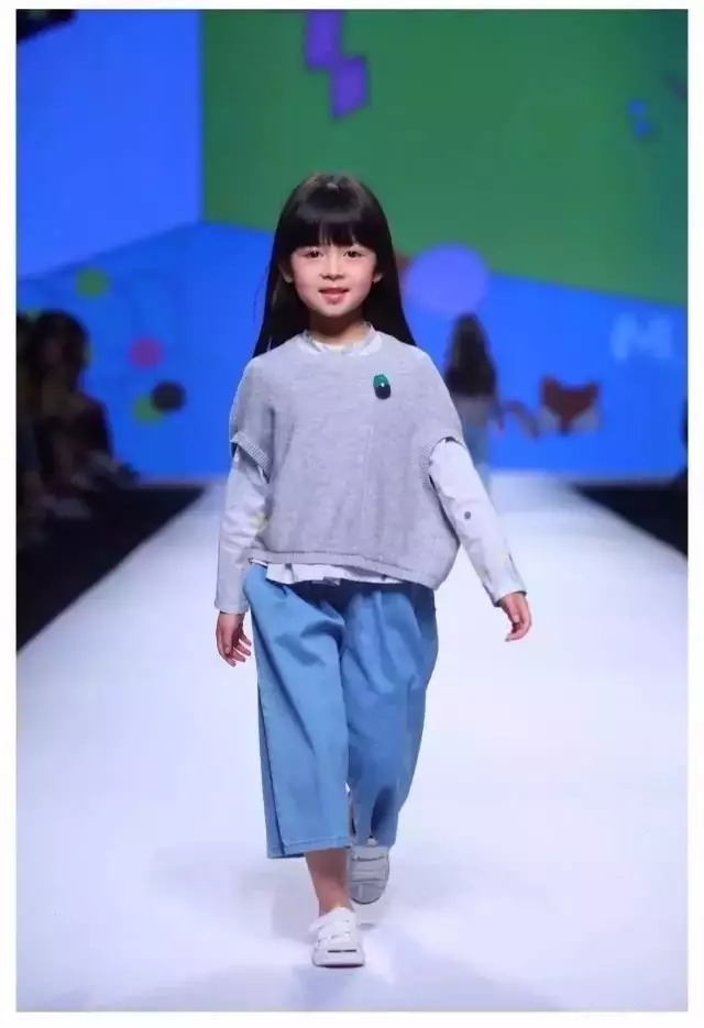 �r(sh��)���O(sh��)Ӌ(j��)���R��FASHIONSHOWCASE���z�����ɞ麼�ݕr(sh��)��ƽ�_