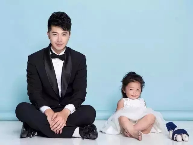 �r(sh��)���O(sh��)Ӌ(j��)���R��FASHIONSHOWCASE���z�����ɞ麼�ݕr(sh��)��ƽ�_