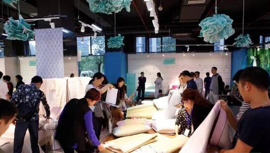 ���R���Ҽ�2017������Ʒ�l(f��)����(hu��)�ɹ��e��