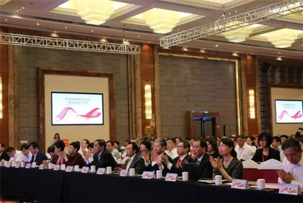 ����������r�пƼ��c�f(xi��)ͬ��(chu��ng)�¡���  �Ї��������b��I(y��)�һ�����ߺ��Ͻz�I֮·�a(ch��n)�I(y��)���ӕ��ϵ���