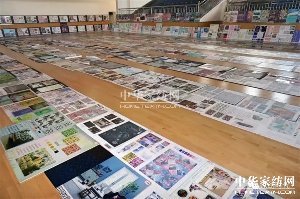 �ư���һ��(ch��ng)ɫˇ�p�^�Į��������ں�������չ�_����