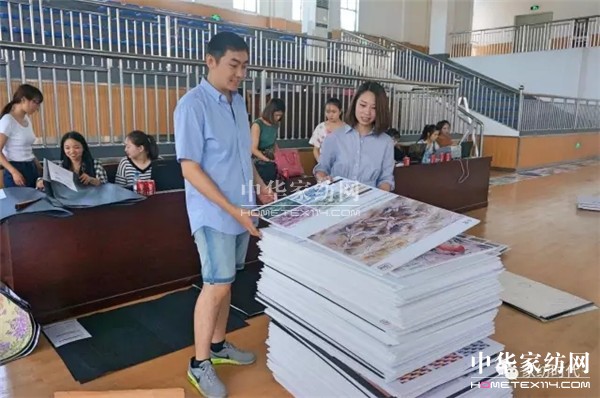 �ư���һ��(ch��ng)ɫˇ�p�^�Į��������ں�������չ�_����