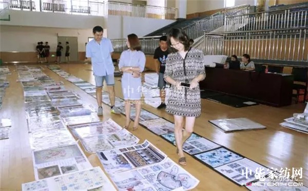 �ư���һ��(ch��ng)ɫˇ�p�^�Į��������ں�������չ�_����