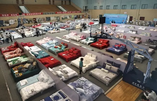 �Ҹ�������ζϯ����ͨ������������300���Ҽ��a(ch��n)Ʒ��Ů��ʣ�