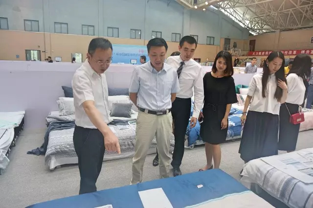 �Ҹ�������ζϯ����ͨ������������300���Ҽ��a(ch��n)Ʒ��Ů�����