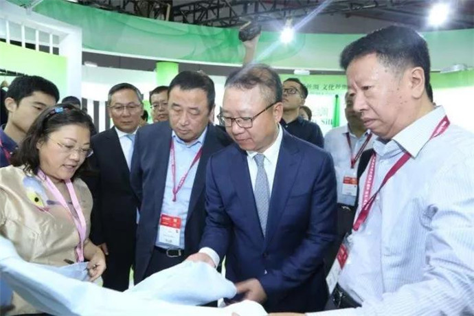 ���@�������(gu��)�L(f��ng)�����м�(li��n)���＾(li��n)չ���_(k��i)Ļ