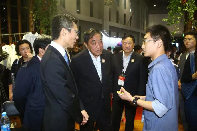 ���@�������(gu��)�L(f��ng)�����м�(li��n)���＾(li��n)չ���_(k��i)Ļ