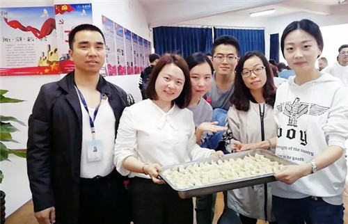 �Pʢ����F(tu��n)�����(d��ng)�O��(zh��n)�澳���ƵZͬ�У�