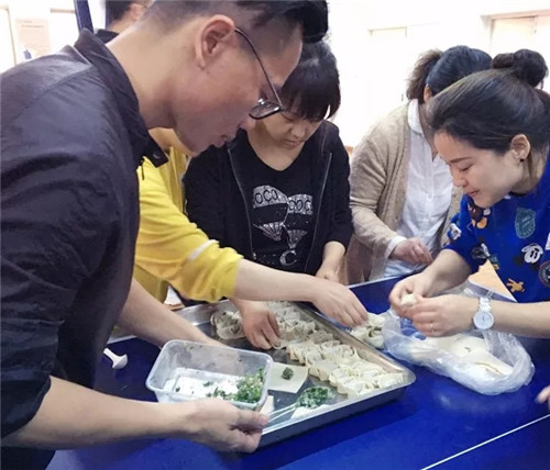 �Pʢ����F(tu��n)�����(d��ng)�O��(zh��n)�澳���ƵZͬ�У�