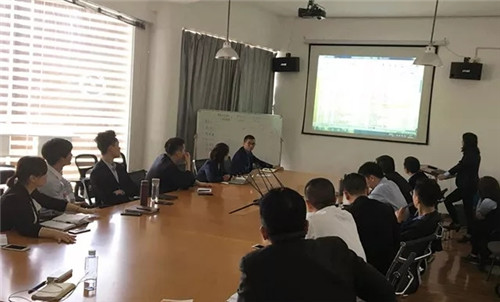 �Pʢ����F(tu��n)�����(d��ng)�O��(zh��n)�澳���ƵZͬ�У�