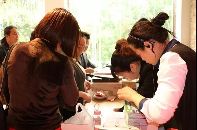 ���Լ�����ϯ˯�߹�|(zh��)�Pʢ�Ҽ������(hu��)���f����˯�������x��