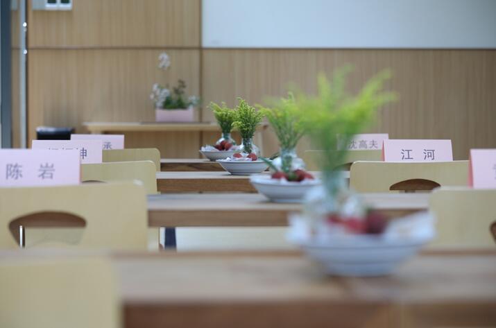 ����Ȼ���ؾ�����������һ�����ӵİl(f��)����