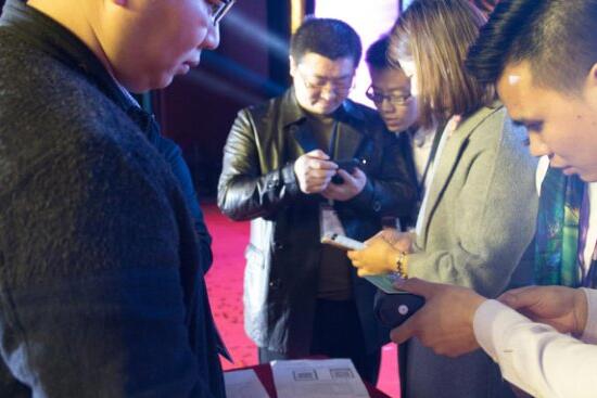 ���B͸īˮ����Q��(sh��)�aӡ����¶�������������������ʹ�c(di��n)