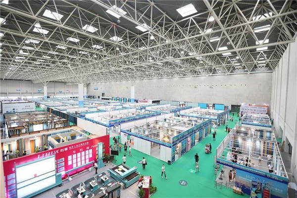 ���ƽz·��ӿƷ����ӭ�ںϡ�����չ--2020�򴰺���ˇչ�_(k��i)Ļ