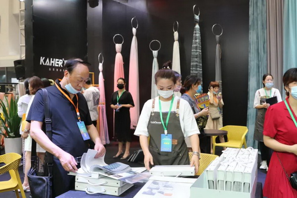 ���ƽz·��ӿƷ����ӭ�ںϡ�����չ--2020�򴰺���ˇչ�_Ļ