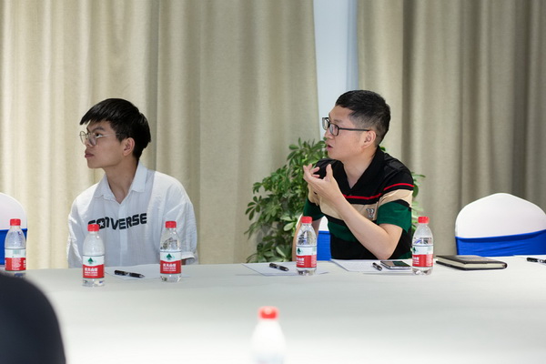 ��������r�����h�r��δ���l(f��)չ�����}Փ���ں��ݽz�IС�(zh��n)�e��